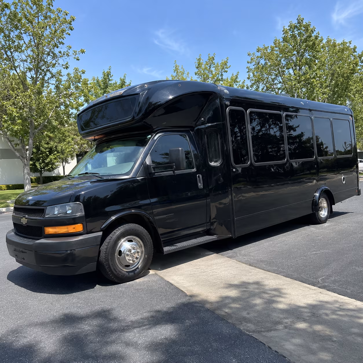 charlotte 15 passenger party bus